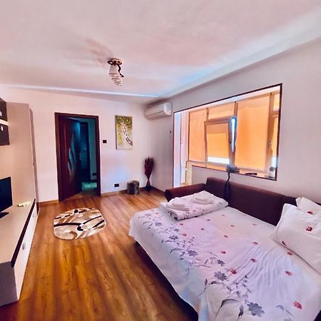 Ferienwohnung Apartament Sunshine Orşova Exterior foto
