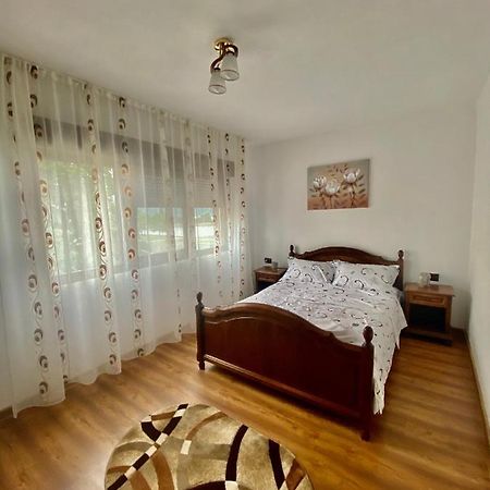 Ferienwohnung Apartament Sunshine Orşova Exterior foto