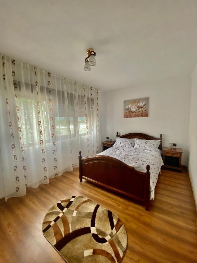 Ferienwohnung Apartament Sunshine Orşova Exterior foto