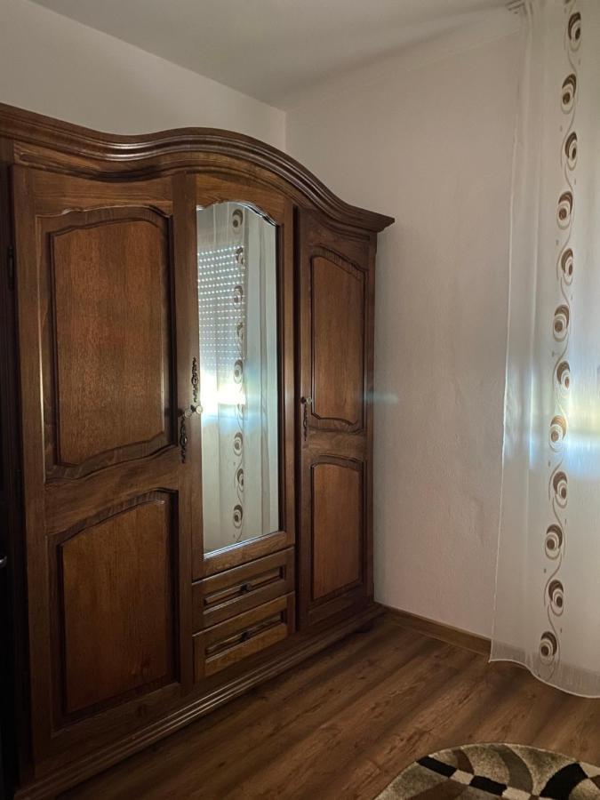 Ferienwohnung Apartament Sunshine Orşova Exterior foto